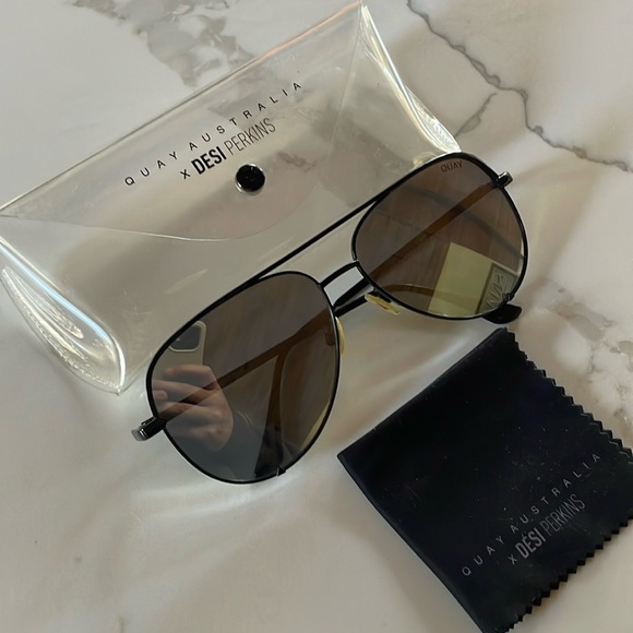 Quay High Key Sunglasses - Picture 1 of 4